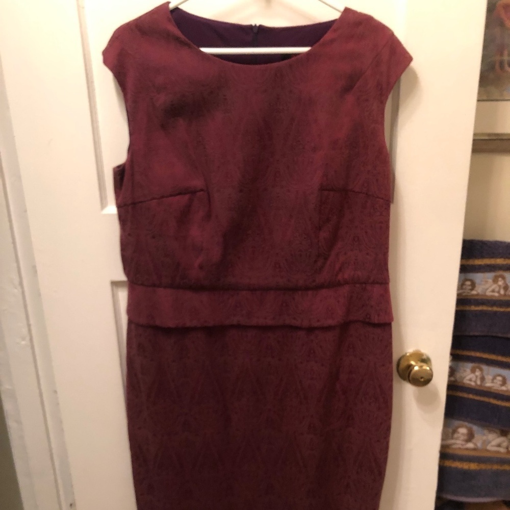 Preowned ADITi formal burgundy dress with lining.